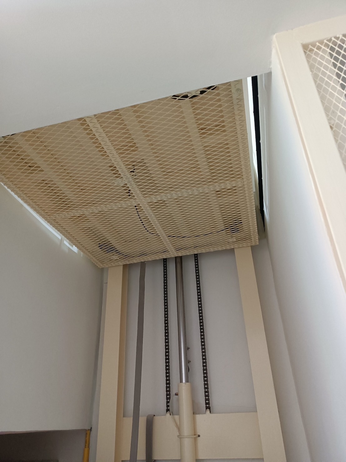 HYDRAULIC LIFT ELEVATOR 17